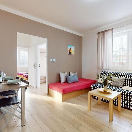 Apartman Dubova Миловице Екстериор снимка