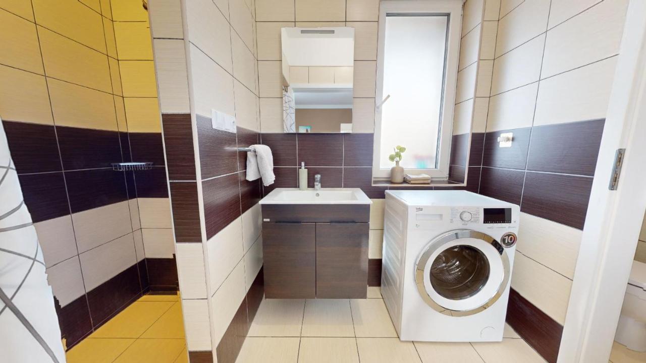 Apartman Dubova Миловице Екстериор снимка