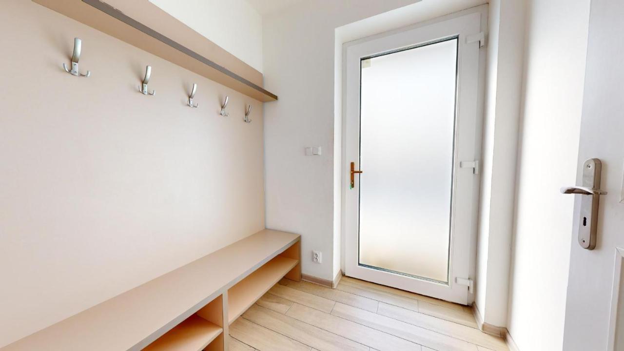 Apartman Dubova Миловице Екстериор снимка