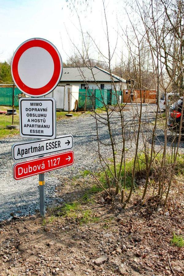Apartman Dubova Миловице Екстериор снимка