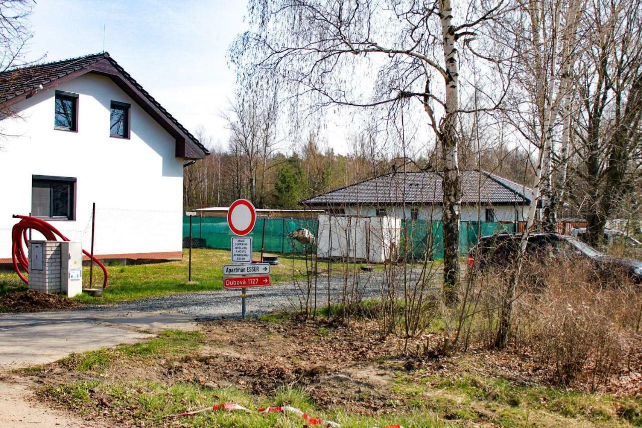 Apartman Dubova Миловице Екстериор снимка
